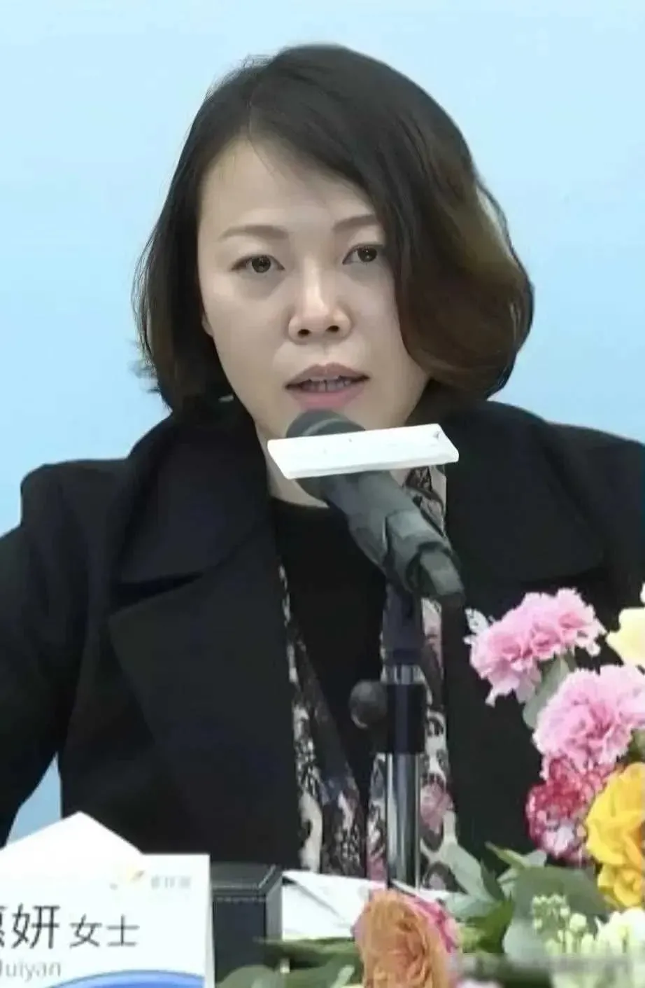 近日，碧桂园董事长杨惠妍采取两大惊人举措。首先，将公司获得的420亿分红中的41