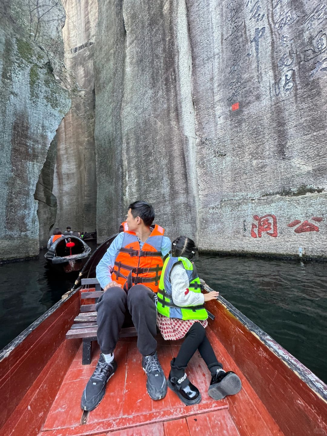绍兴📍东湖小攻略
周末自驾去了绍兴，礼拜天的行程是东湖，图三那个桥好像是西游记