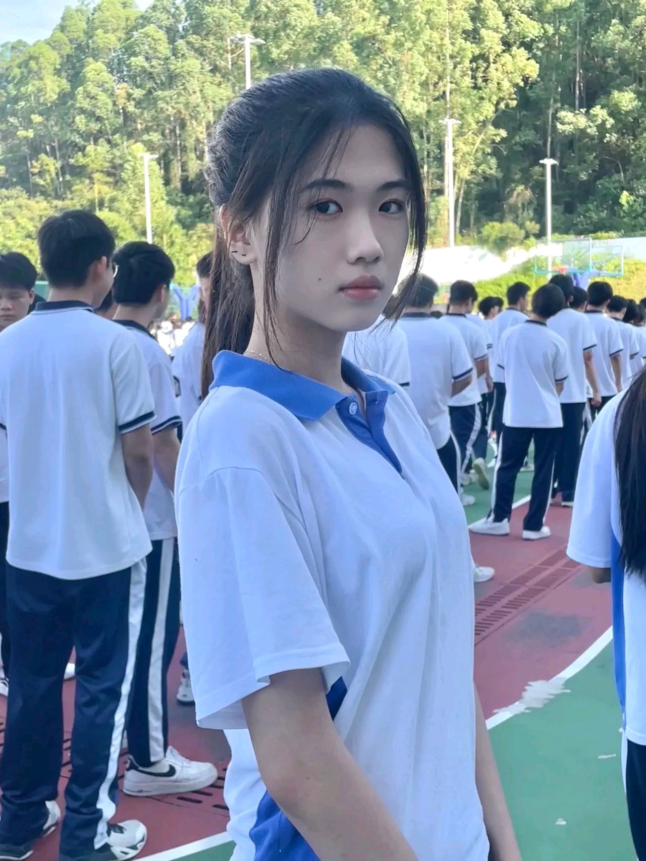 校园里的青春，青涩而单纯，像含苞待放的花朵，娇美而有活力，为最美的十八岁点赞！

