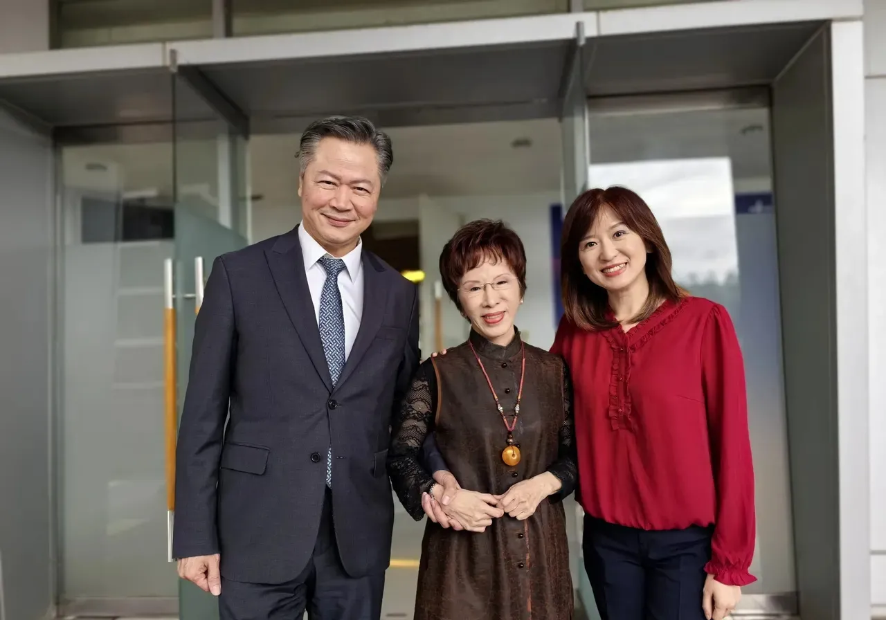 太欢迎了！赖岳谦教授夫妇准备要移居大陆了！他们准备在大陆哪个城市定居呢？

今天