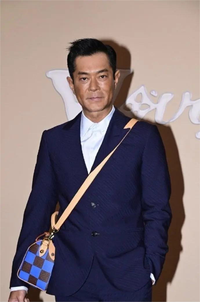 古天乐到底咋了，自己照镜子害怕不