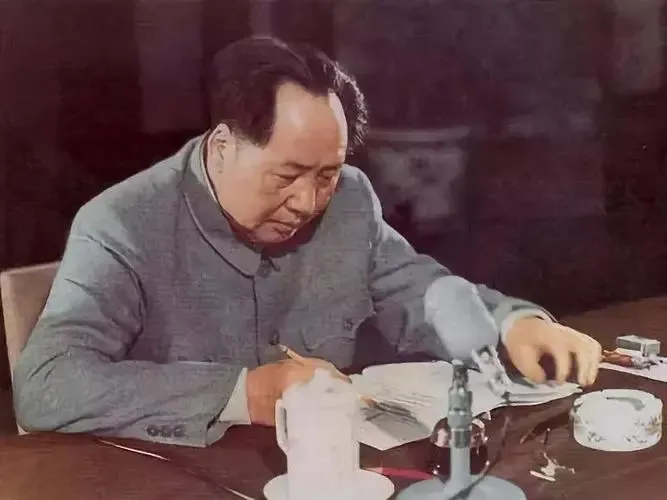 抗美援朝中美力量悬殊，为什么敢出兵？

因为有毛主席拍板，这是最大的原因，其他都