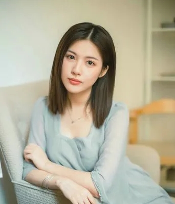 上联：芸芸众神赞
下联：？