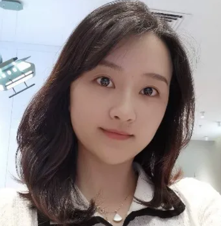 老爸在睡梦中走了，留下了40万，全给了弟弟。我们姐妹三个谁也没跟他争。
家里就他