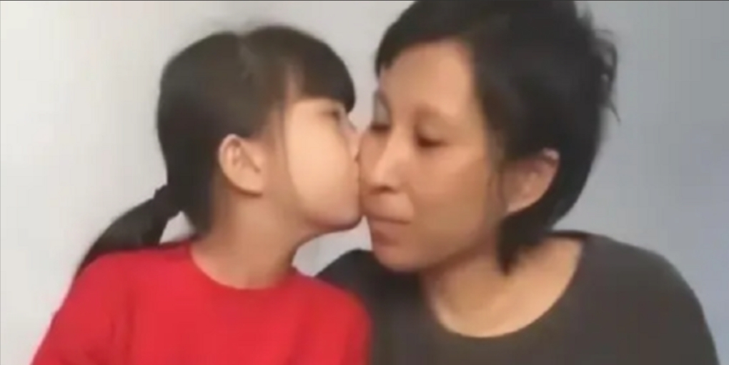 9年前山东8岁女孩不听劝阻捐骨髓，为白血病母亲续命，当小姑娘的骨髓注入母亲的身体