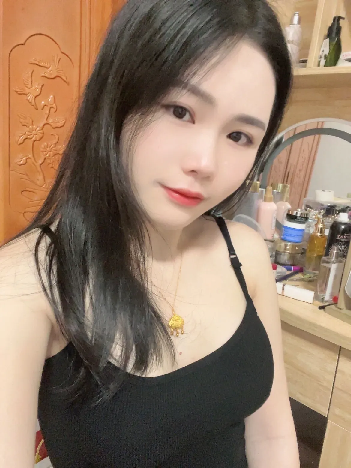 男:～晚上我想和你约会！
女:～你确定吗？
我给你算一下成本哈，

（1）奶茶3