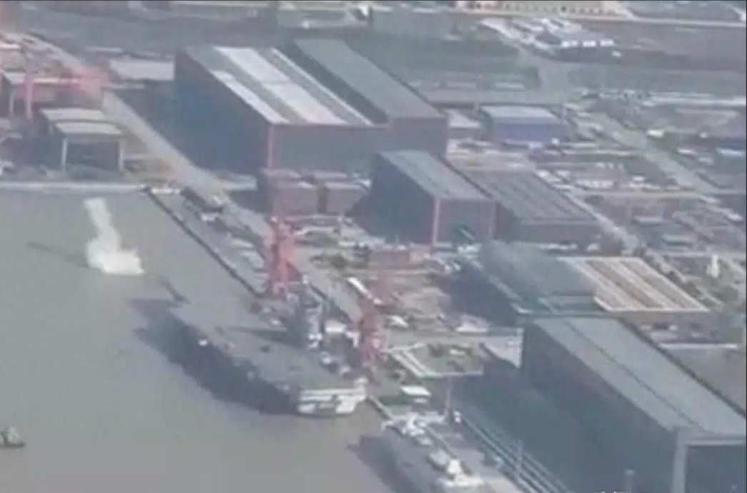 在中国海军的“福建”号航母在港湾内成功进行电磁弹射测试之后，不少外媒也对中国海军