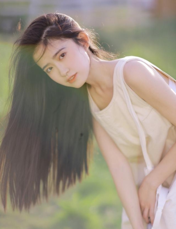 上联：对镜贴花黄，颜如玉
下联：？