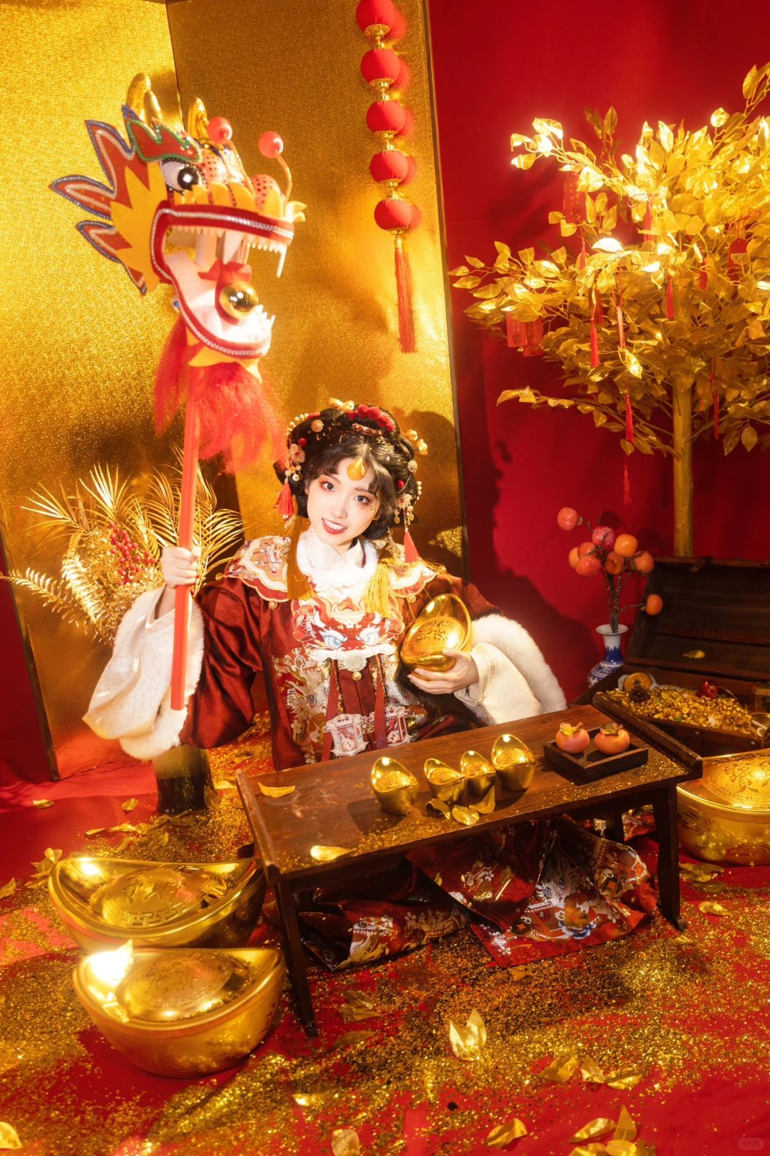 转发这条小金龙，龙年新年升官发财
龙年新年要来了，小金龙带着它的财宝给大家送礼来