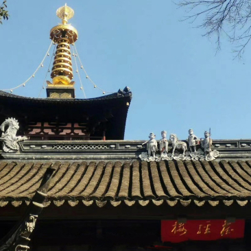 屋顶上的唐僧师徒四人