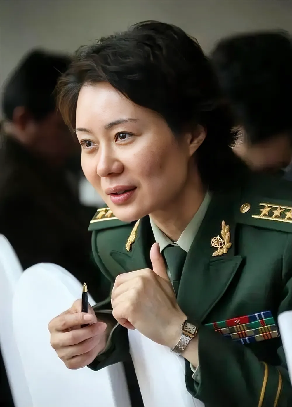 还认得她吗？
她是中国武警＂第一警花＂。本色出演电视剧《女子特警队》，在里面扮演