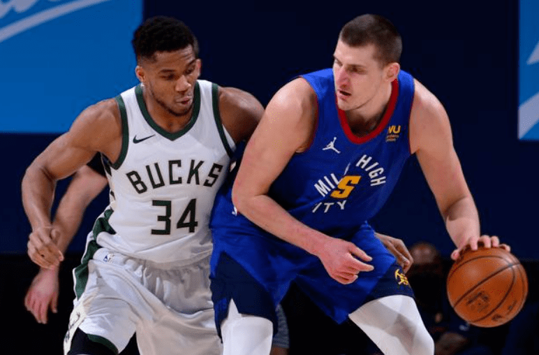 NBA要是比刷数据，没人比的过约基奇
但他是真不爱刷
拿三双来举例子
对阵马刺 