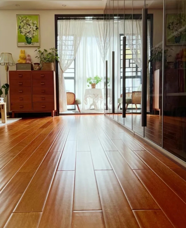 真的是受不了我婆婆，太爱干净了，好像得了洁癖，我看的我都觉得她过得好累。
她每天