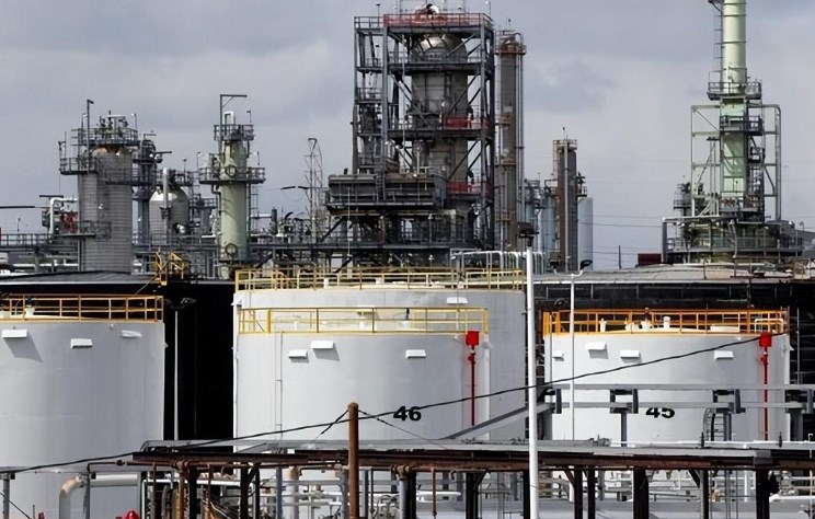 
朔尔茨公开抱怨俄气供应问题，梅德韦杰夫反唇相讥，普京却大发善心。当下欧洲能源危