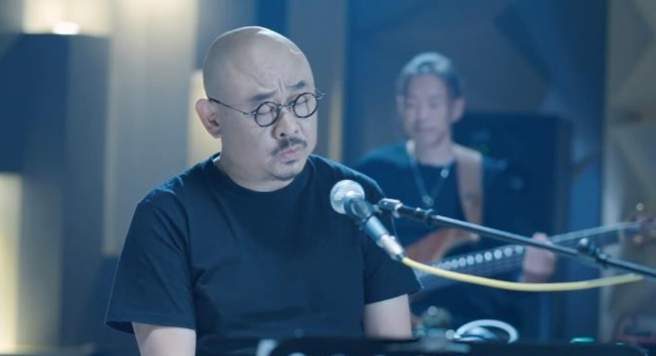 笑死，以前都说刀郎的歌，老百姓都听得懂，但他昨天在某音发的第二首歌《翩翩》，我却