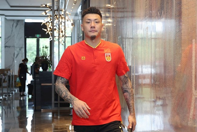 看了申花两年轻中后卫的表现，我似乎明白了一些道理：

1，王大雷上不了位，是因为