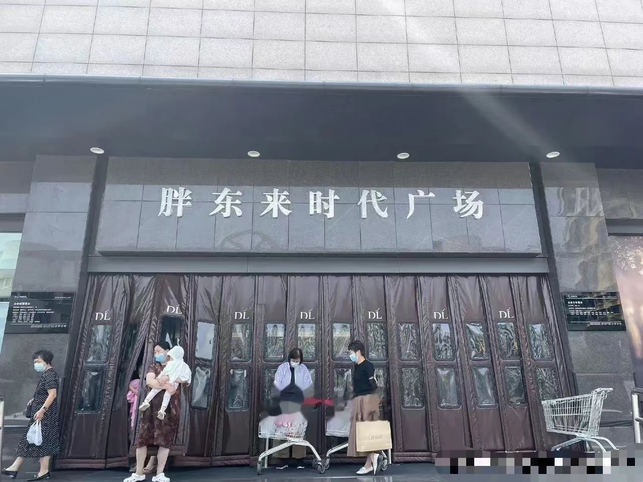 终于，还是有人开始对胖东来下手了……

最近，据称是胖东来的员工对外透露，胖东来