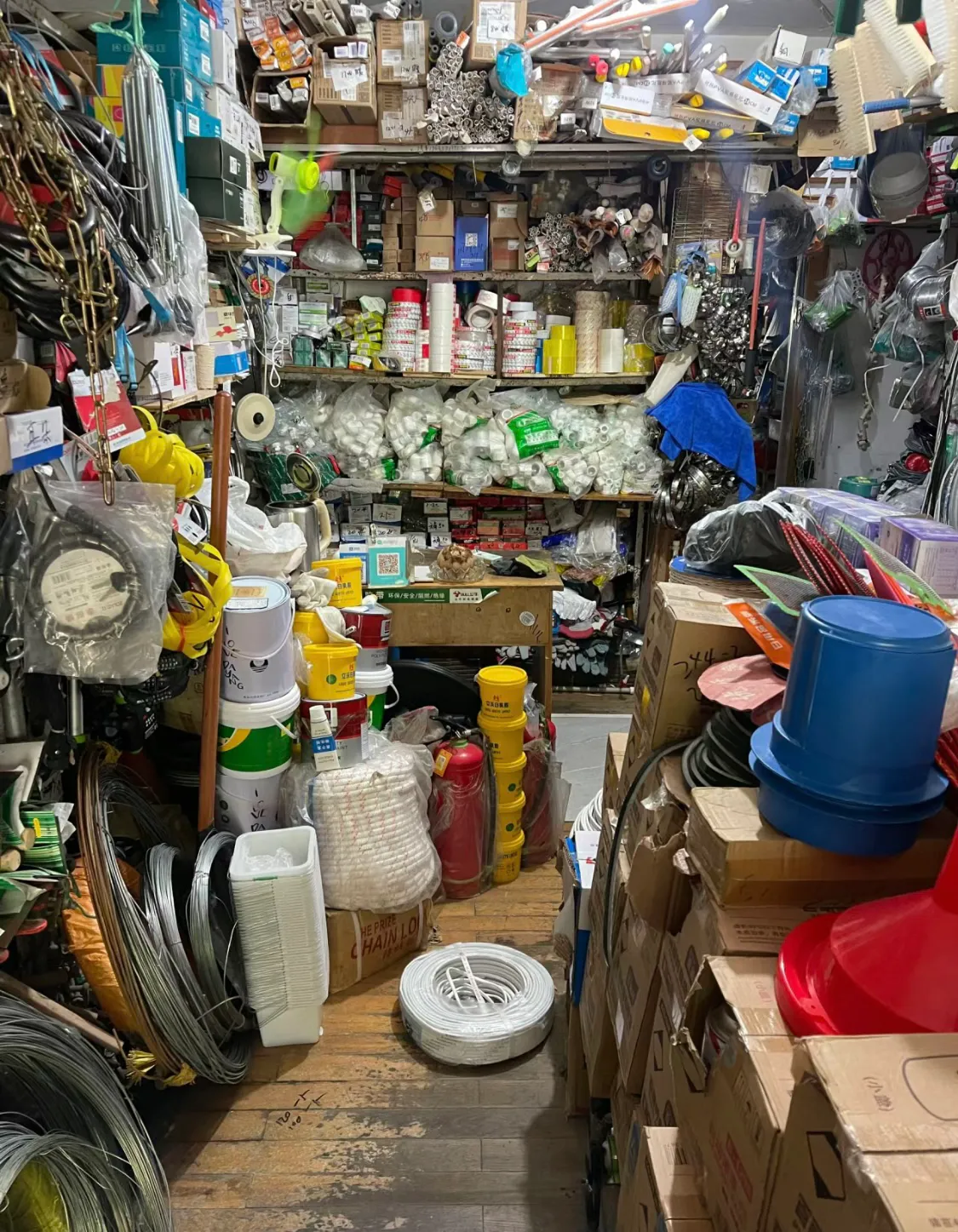 实体店是不是太贪婪了？今天上午，我下楼到附近的五金店寻找一个水龙头。然而，当老板