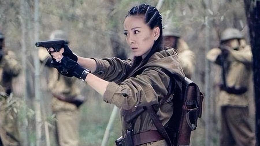 “抗日神剧专业户”四大女演员的没落史，烂成这样，要怪谁呢？