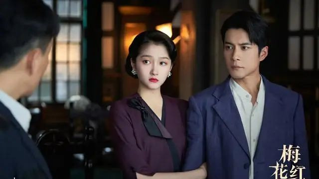 《梅花红桃》大爆，国民闺女关晓彤和昔日宅男女神赵奕欢，差异一目了然