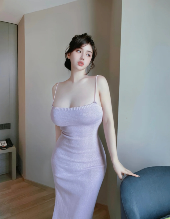 上联：明妃一朝西入胡。

下联：（求）