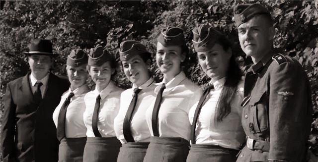 320名纳粹漂亮女兵: 怕被苏军报复, 狂欢后集体选择自杀