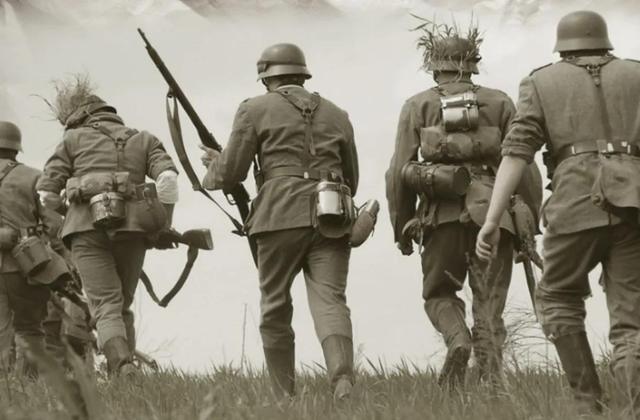 如果德国最强的大德意志师与日本御林军近卫师团对决谁会胜利?