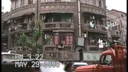 96年黄河路没那么多霓虹灯店招，98年以后才灯红酒绿的感觉