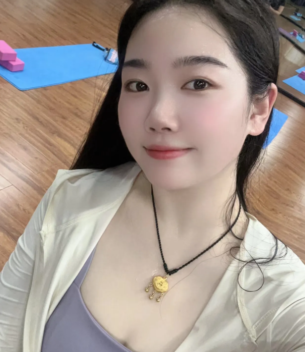 我是一名1990年出生的女性，今年已经三十三岁了。我的人生已经过去四分之三了，没