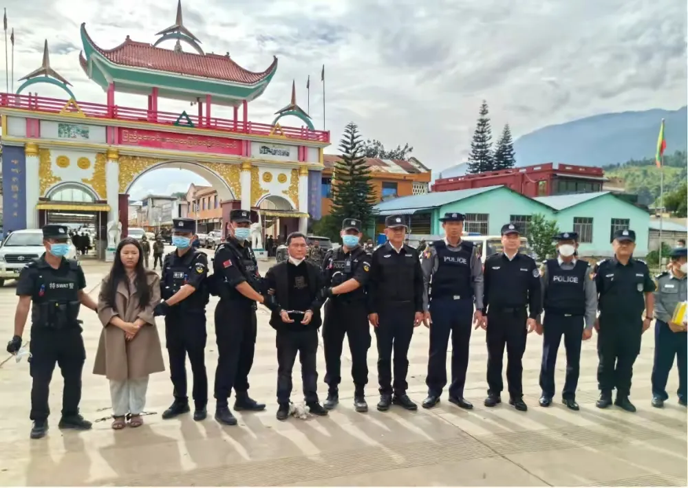 杜旭东公开道歉：有些问题想请教一下相关部门：
请问相关部门，这些人是如何走上这个