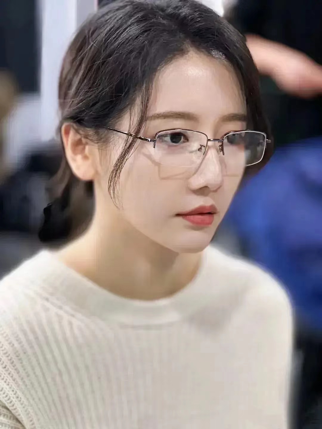 如果是你，你会怎么选？？？

1、离家5公里，周末双休，工资每月8000

2、