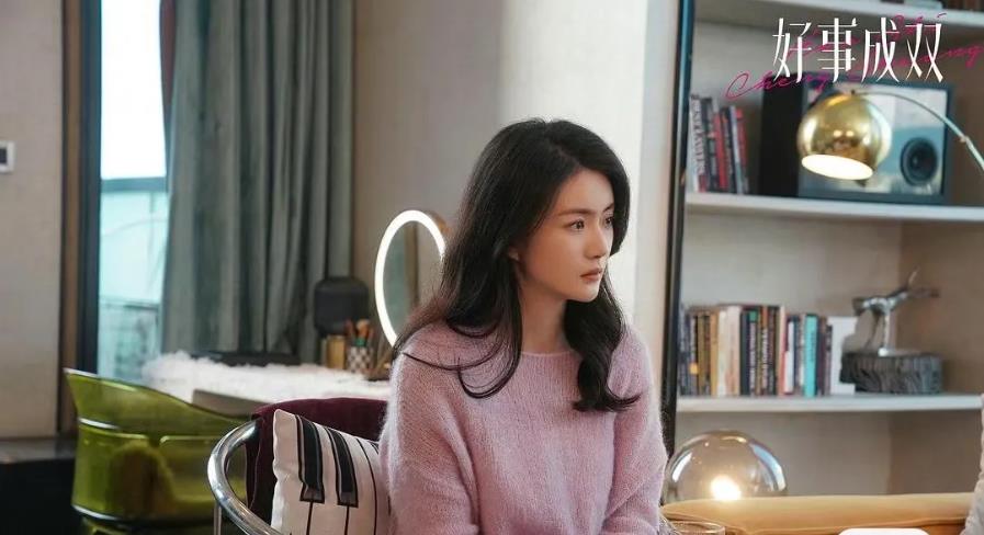《好事成双》在央视八套跟大家见面，赵昕的前一部作品《梦中的那片海》一样也是在央视