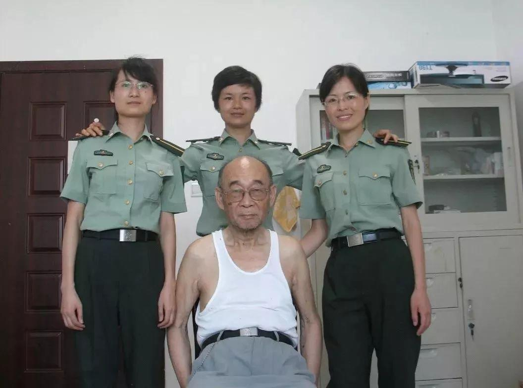 1980年5月18日中午，美国总统卡特白宫办公室的保密电话响了，得到这样一个消息