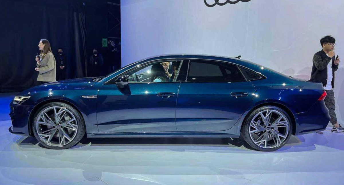 我发现奥迪A7L现在卖不动了，主要是一汽奥迪A6L卖得太便宜了。A7引进失败，把