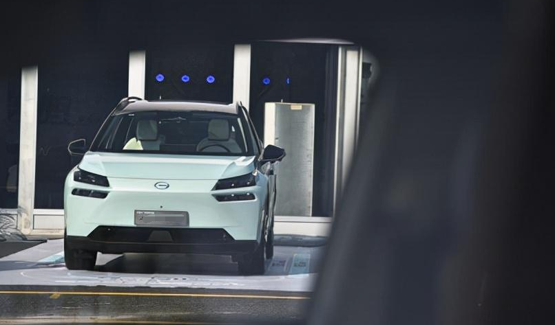 广汽埃安V电池包维修。
今天维修一辆埃安V电池包，这辆车是两年行驶了20万公里，