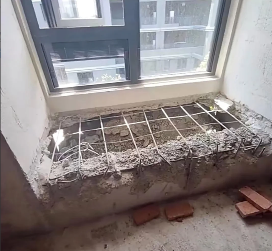 不就砸了个飘窗嘛，物业天天来找我，怎么办？