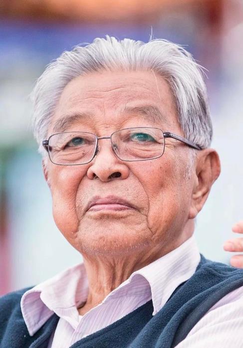 
90年代初，总理到玉溪烟厂考察，在得知褚时健要花费46亿元新建一座烟厂后，总理