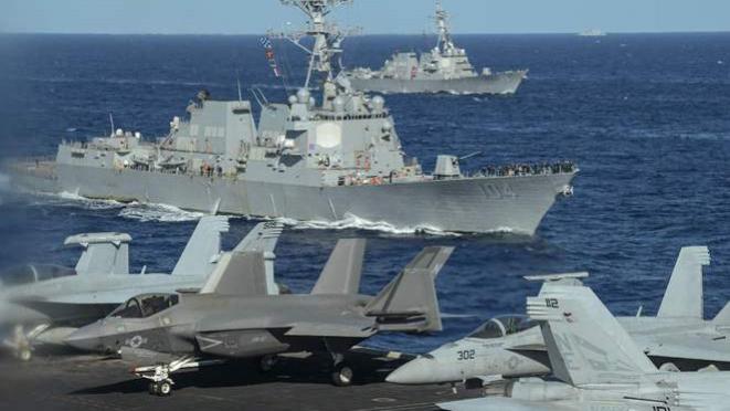 日本媒体热炒：中国侦查舰叩响美军航母警钟！美制战机紧急展翅出击