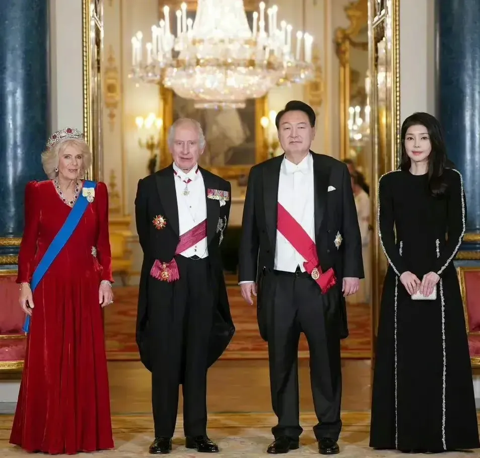 感觉小尹整天提不上裤子