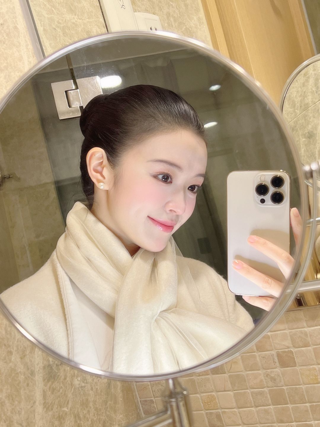 这样的妆想一直留在脸上了 万能淡妆画起来
#万能淡妆公式

不贴假睫毛、不涂粉底