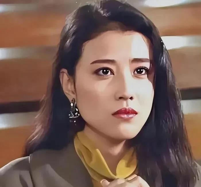 演员周海媚表示，有两年时间她备受打击，没有接到任何演出机会，她感到非常沮丧，所有