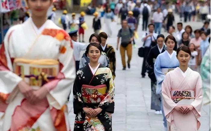 巴西人看懂了，抵制日本移民。近年来沸沸扬扬的日本换国计划终于被巴西人看懂了。已经