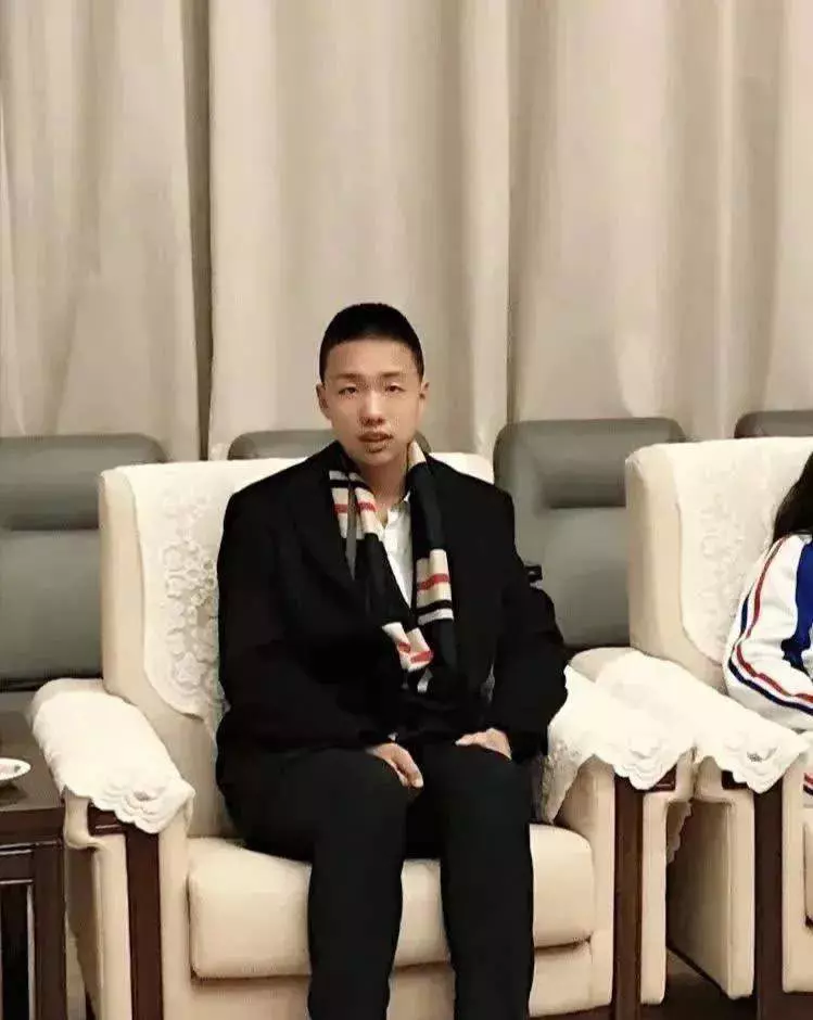 毛泽东后代毛东东，如今已年满20岁。他是毛泽东唯一的曾嫡孙
