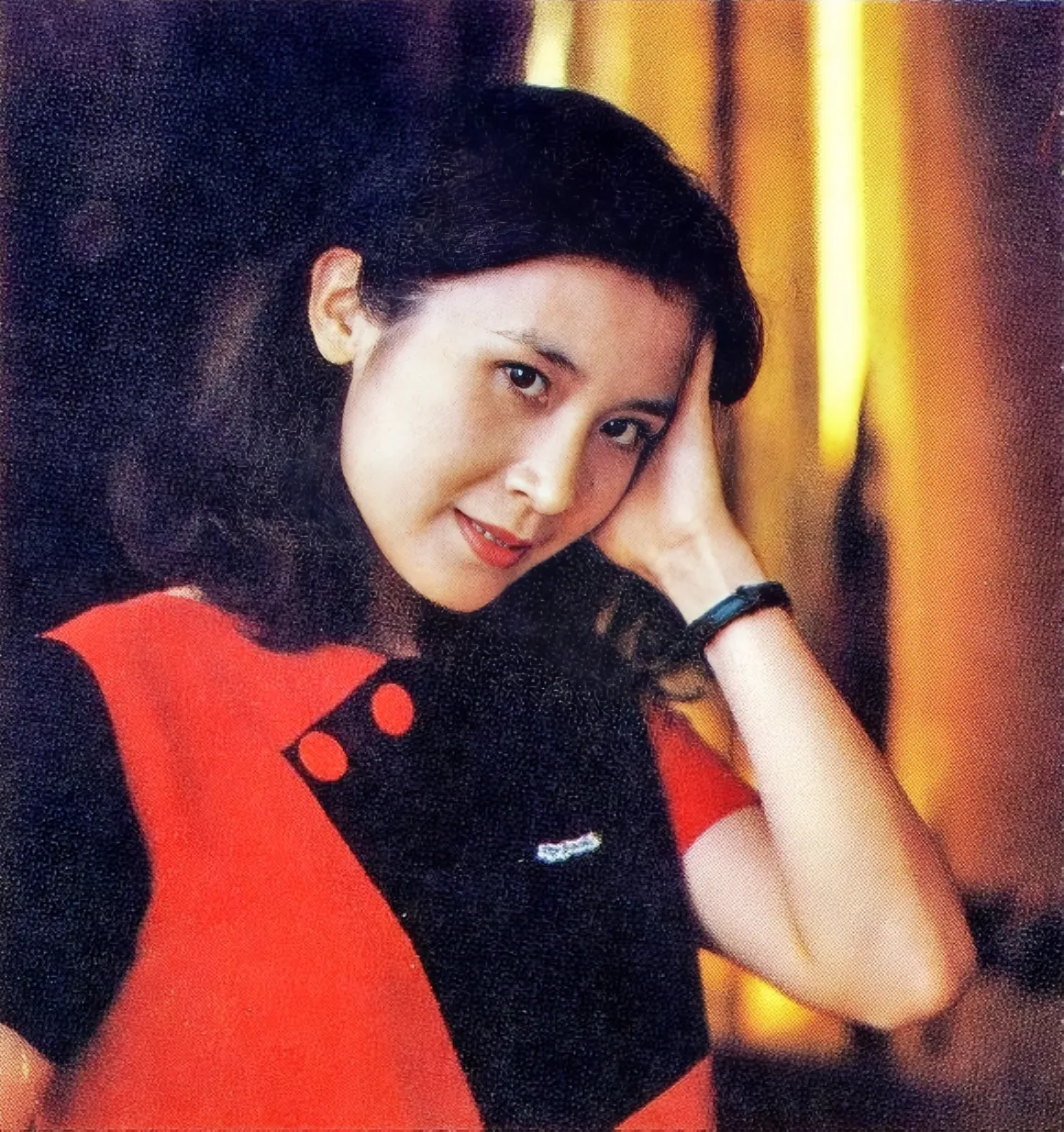 她，从一名普通车工，参军入伍，做到正军级待遇，实属罕见。她靠的到底是什么？
她，