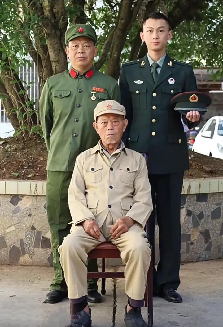 这种三代没人喷 老爷子肯定是上过战场杀过敌人的！那眼神好凌厉
