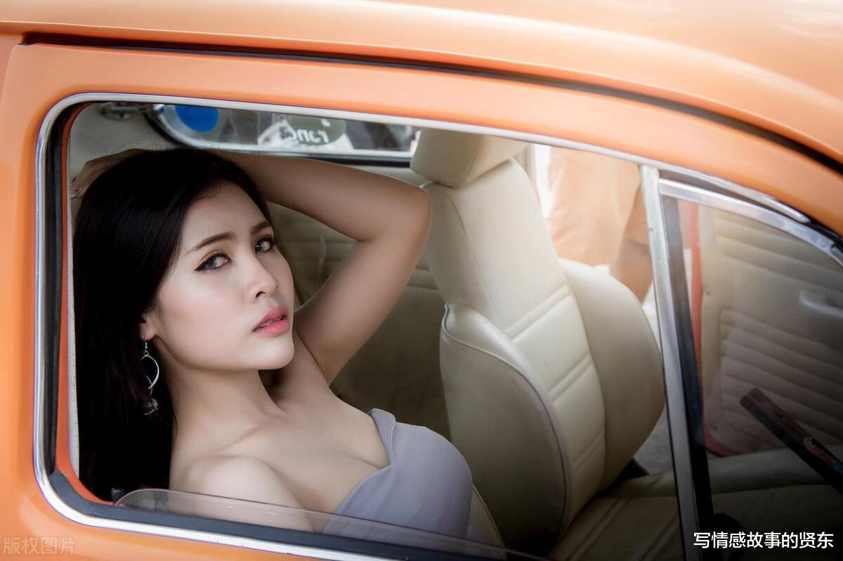 微小说: 性感女同事