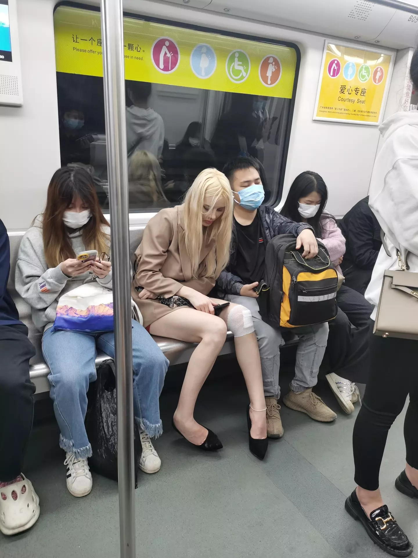 不是法拉利买不起，而是地铁更有性价比！

你开你的法拉利，我坐我的大地铁，每天都