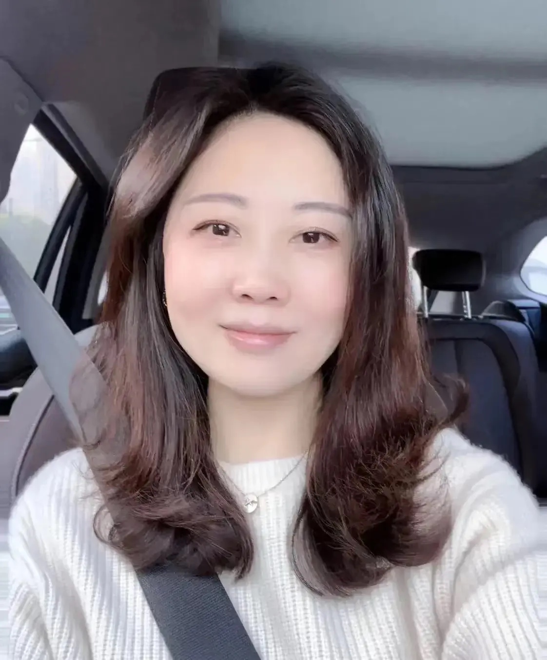 我是一位生于1981年的独身女性，至今尚未经历过婚姻和家庭的滋味。如今，我已成为