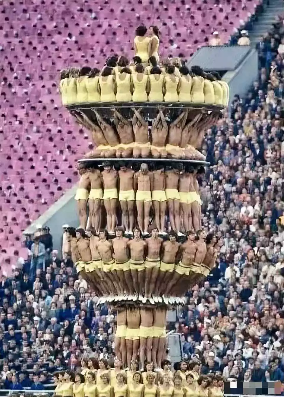 这个表演放在今天也是相当炸裂！