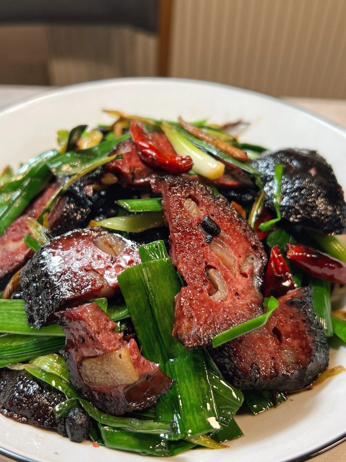 湖南人会懂的小炒猪血丸子
不得不说线下逛真的会增加购物欲，每次去超市买菜都会看到